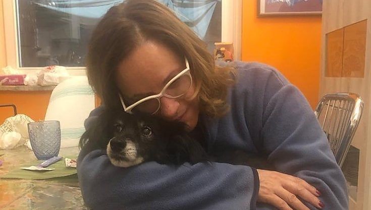 Roma, nella casa per cani anziani: "Salviamo i vecchietti che non vuole più nessuno"