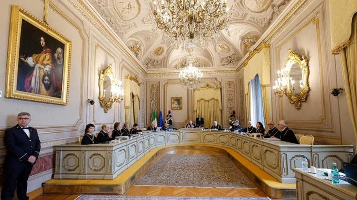 Consulta sotto assedio: “La destra vuole mettere le mani sulla Corte”