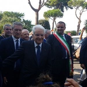 Il presidente Mattarella a Ischia: "Siamo qui per aiutarvi"