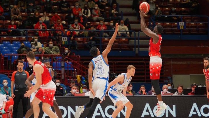 Basket, serie A: Milano apre la crisi di Sassari, Treviso aggancia la Virtus Bologna