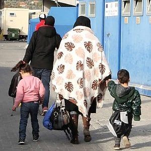 Migranti, stretta di Salvini sulla protezione umanitaria per donne incinte, malati, minori: la circolare inviata ai prefetti
