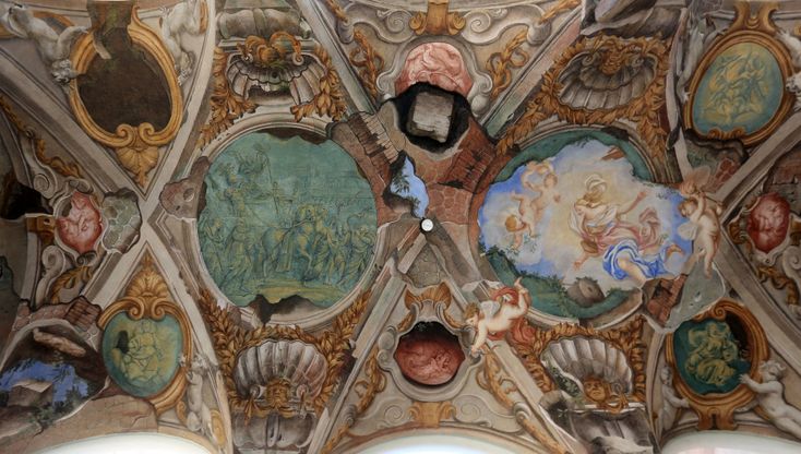 Genova, lavori di restauro in corso a palazzo Rosso, gli affreschi visti da vicino