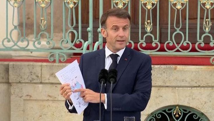 Macron-Scholz: "L'Ucraina deve poter colpire le basi militari in Russia"