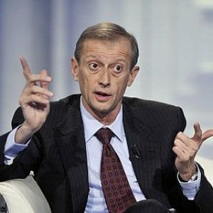 Migranti, ipotesi Fassino coordinatore. Alfano: "Fatto io il suo nome a Renzi"