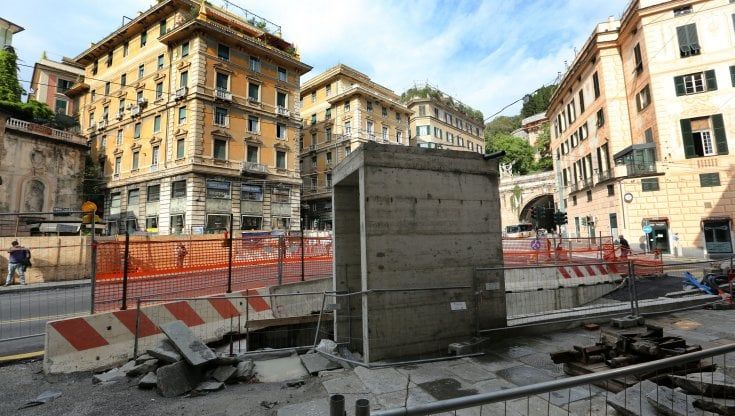 Genova, principi, marchesi e posti auto: inchiesta dei pm su procedure e trasparenza del park di piazza Portello