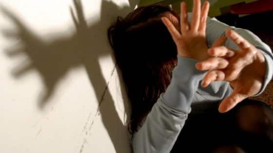 Parma, madre e figlia di sette anni ostaggio del compagno violento
