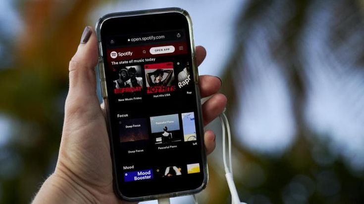 Musica online, valanga di canzoni fake si fa beffe dei diritti d’autore. Indagine Usa svela mercato milionario