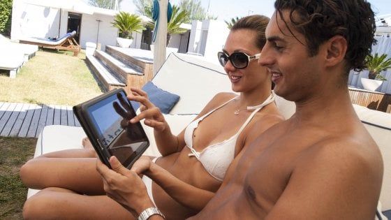 Sole, mare e smartphone: la mappa del wi-fi libero sulla Riviera romagnola