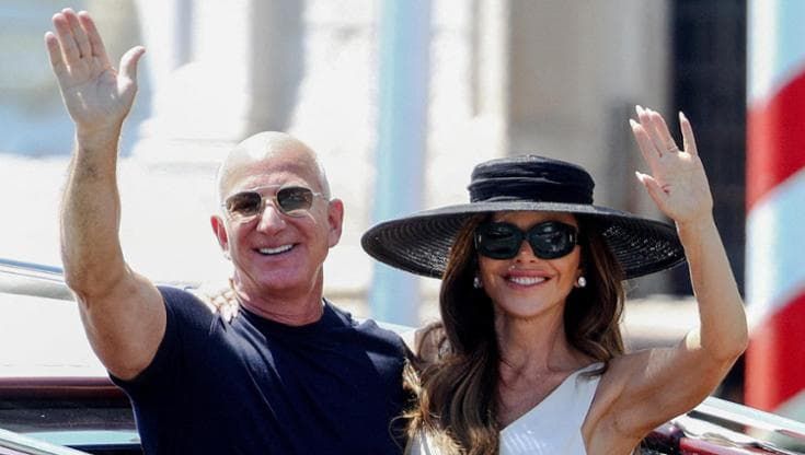 Dopo il sì a Venezia, i Bezos in luna di miele fanno tappa a Taormina