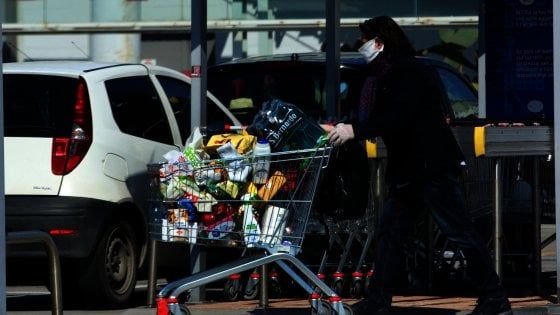 Fase 2, in Puglia c'è chi frena su riaperture: Noicattaro congela ordinanza. E M5s regala mascherine a chi dà i suoi dati