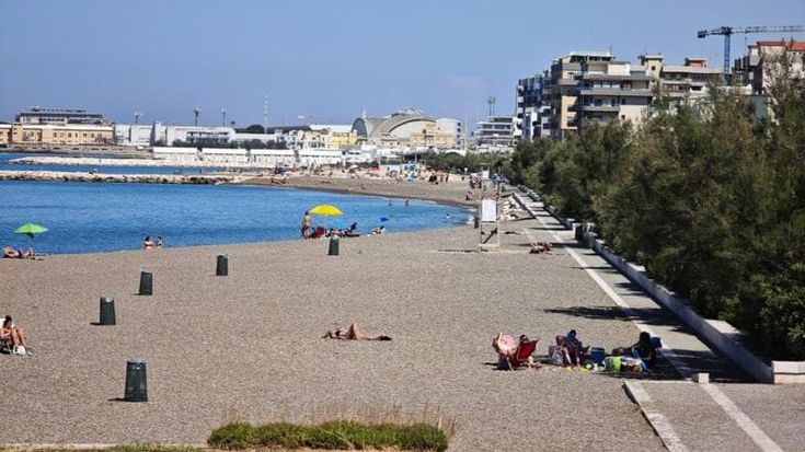 “A Bari è l’estate di San Girolamo”. Sul waterfront spiaggia, sport e tramonti ma pochi servizi