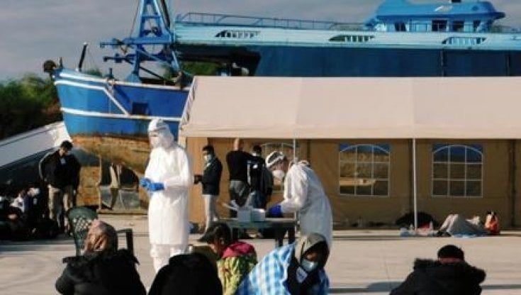 Calabria, è emergenza migranti, 10 sbarchi in 24 ore. In arrivo un peschereccio con 300 persone