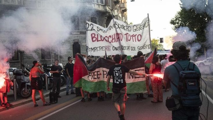 Studenti e insegnanti in piazza per Gaza: scuola a rischio stop