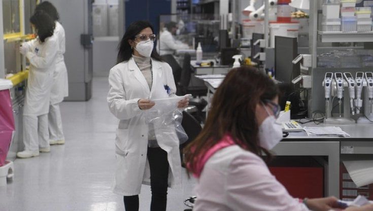 Covid, l'anticorpo monoclonale sotrovimab funziona contro Omicron