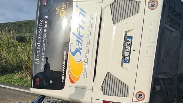 "Un inferno dentro il bus capovolto". Parla uno dei superstiti dell'incidente di Castelvetrano