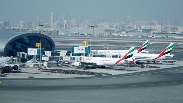Aerei, scali nel caos. Gli Emirati provano a ripartire dopo il blocco