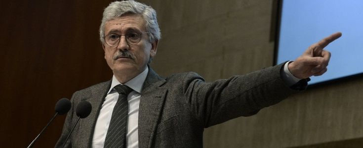 D'Alema: "Siamo seduti su una polveriera, se si vota ora lo spread va a 400. Con le coalizioni torna la destra"