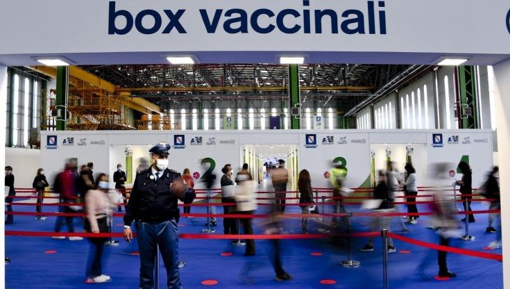 Giovani, spot e vaccini: il piano dell'estate per fermare il virus. "Non rifaremo errori"