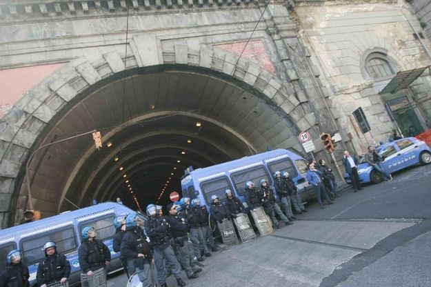 La città in tilt per la protesta dei disoccupati del consorzio di Bacino