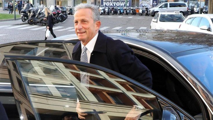 Pressing su Gaetano Miccichè per la presidenza della Regione. Il supermanager però smentisce: "Non è mai stato nelle mie intenzioni"