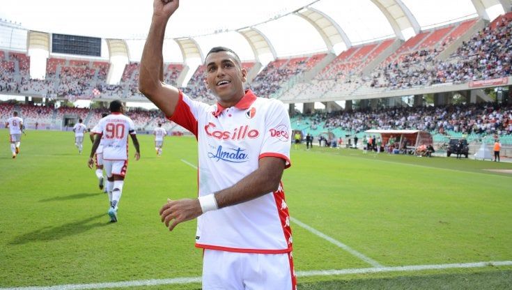 Calcio, Cheddira convocato dal Marocco ai Mondiali: con il Bari 14 gol in 15 partite. Biancorossi in festa per 'Walino'