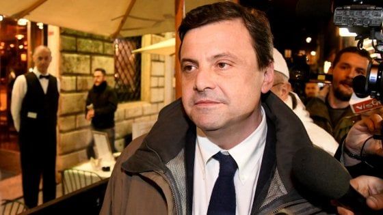 Pd, Calenda: "Il leader oggi è Gentiloni. Un errore non indicarlo come candidato premier"