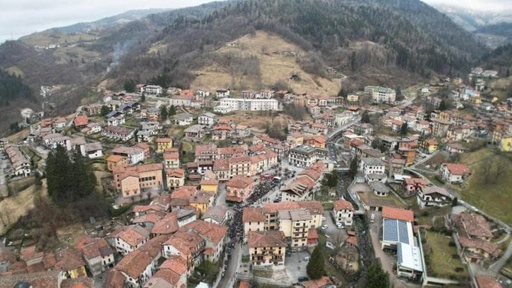 Falsi certificati di residenza per avere la cittadinanza: indagata sindaca di Collio nel Bresciano