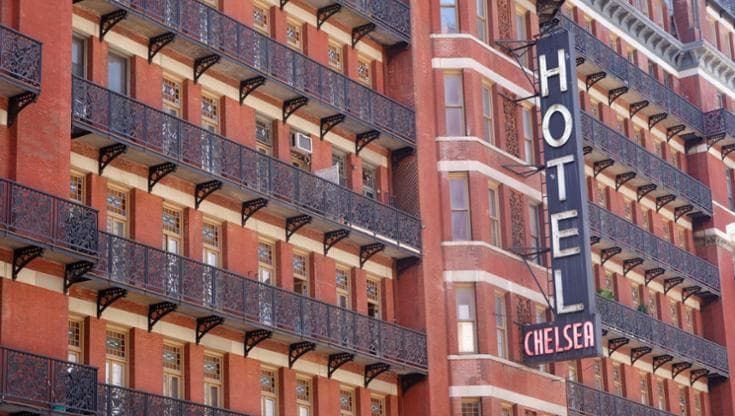 E la sera andavamo al Chelsea Hotel: la nuova vita di un mito amato da rock star e artisti