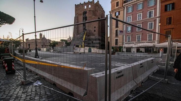 Crollo Torre dei Conti, aiuti per le attività chiuse. “Via la tassa d’occupazione suolo pubblico”
