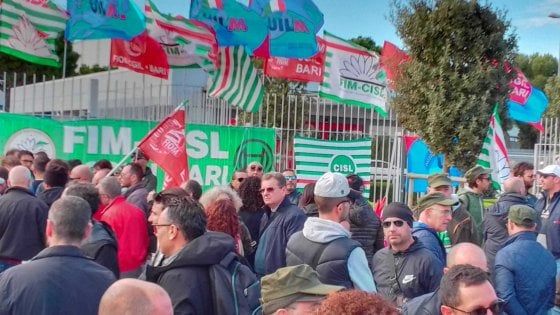 Bari, sciopero alla Bosch: "Adesione totale dei lavoratori alla protesta contro i 620 esuberi" 