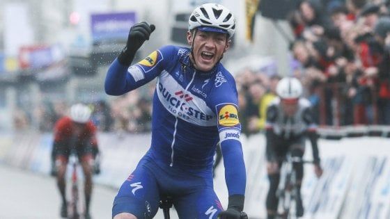 Ciclismo, Attraverso il Fiandre: bis di Lampaert