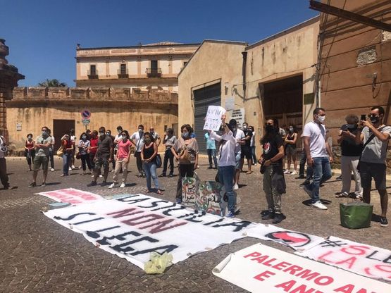 Salvini a Bagheria, la contestazione delle Sardine: "Isola non si Lega"