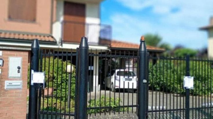Castiraga, ai domiciliari l’uomo che ha ucciso la moglie disabile: in una mail l’intento omicida