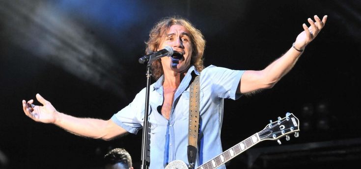 Ligabue, la prima volta al Festival. L'omaggio<br /> a De Andr&eacute; e ai cantautori del Club Sanremo
