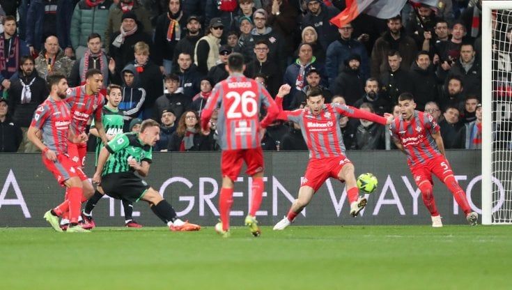 Sassuolo-Cremonese 3-2, non basta Dessers: Bajrami al 92' beffa i grigiorossi
