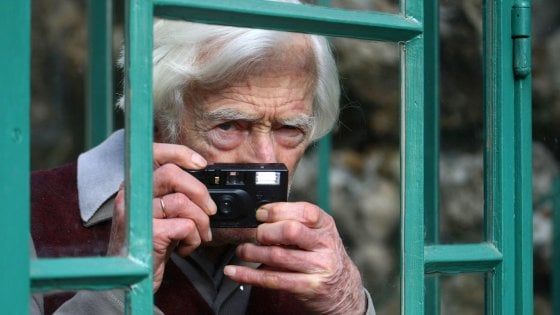 È morto Marc Riboud: addio al fotoreporter "con il compasso negli occhi"