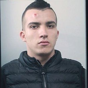 Catania, bambino trovato su un'auto in fuga: arrestato il conducente
