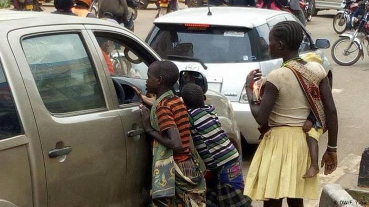 Uganda, bambini comprati e venduti anche dai genitori: l’allarme su un fenomeno in aumento