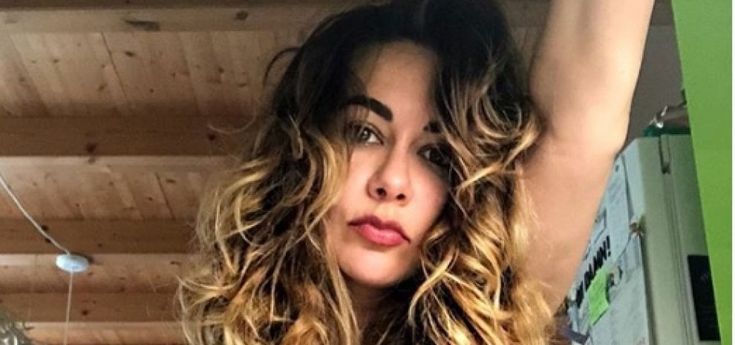 Melita Toniolo mostra la sua pancia dopo il parto: "Dobbiamo accettarci come siamo"
