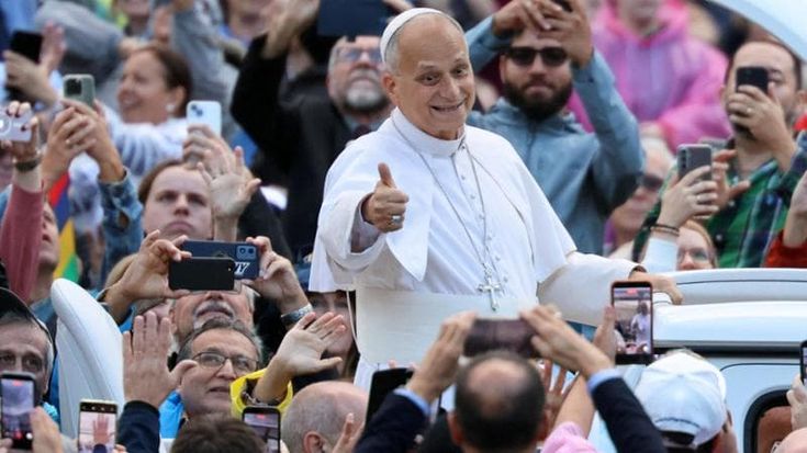 Pope Leo, still recovering, in the Popemobile among the crowd of the faithful in St Peter’s Square for the audience