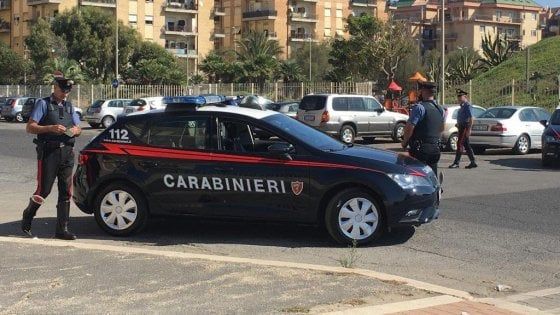 Bergamo, minaccia di buttare la figlia di 9 anni dalla finestra: arrestato 