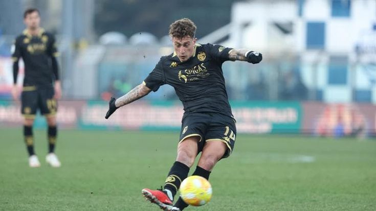 Spezia, cuore e fattore Picco. Pio Esposito e Reca ribaltano il Venezia e regalano la serie B. D’Angelo: “Il merito è della gente che ci ha trascinato”
