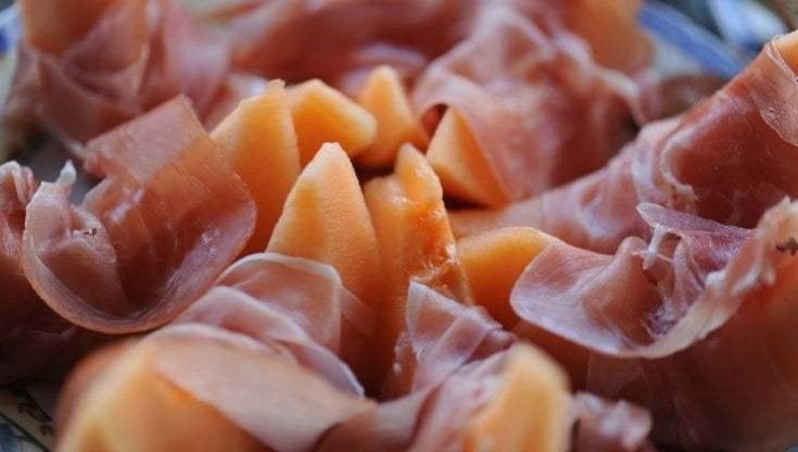 Basta maltrattarlo: prosciutto e melone è una cosa seria 