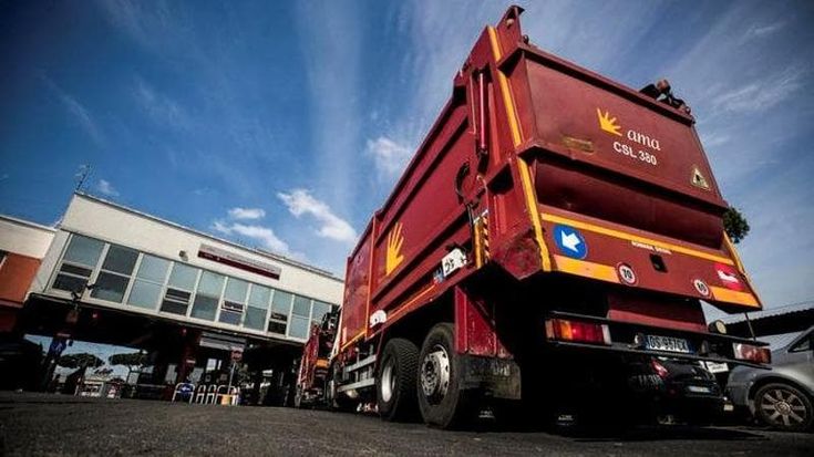 Rifiuti, Gualtieri corre ai ripari: Ama potenzia gli impianti da Rocca Cencia a Romagnoli