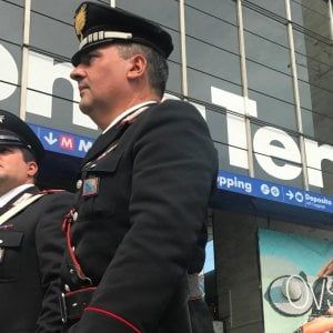 Roma, inscenava balletti per strada per rapinare i turisti: arrestato