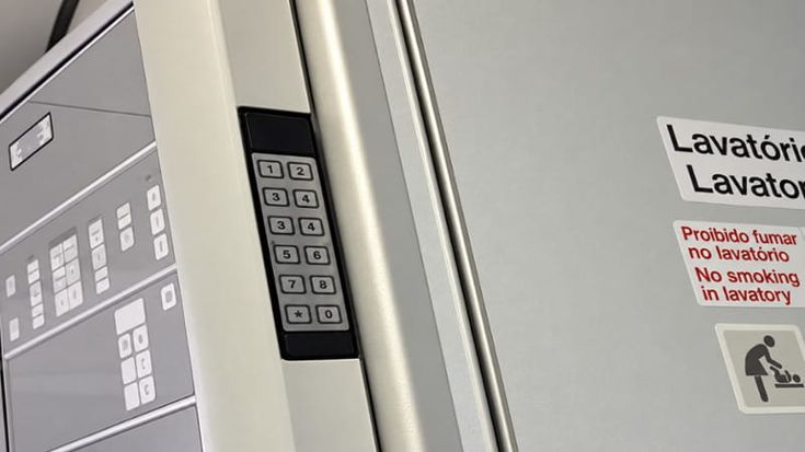 Flydubai: chi può aprire la porta della cabina di pilotaggio e perché solo in un caso è impossibile