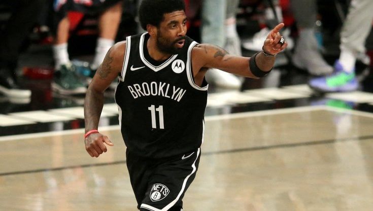 Nba, Kyrie Irving può tornare a giocare in casa: via l'obbligo vaccinale per gli atleti a New York: 