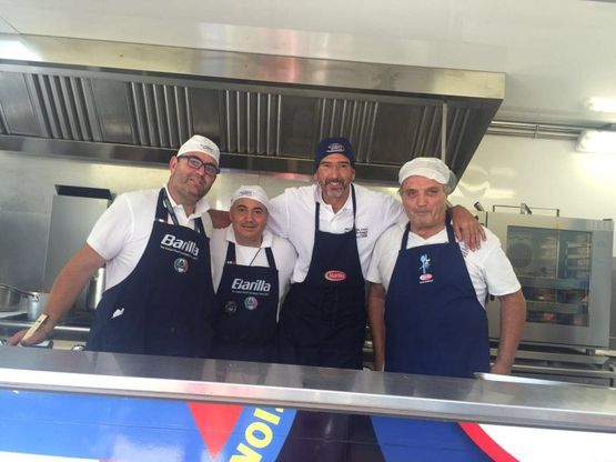 La cucina degli "angeli di Parma"