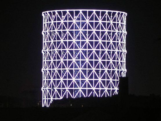 Geometrie e nuvole: i vostri scatti per gli 80 anni del Gazometro di Roma