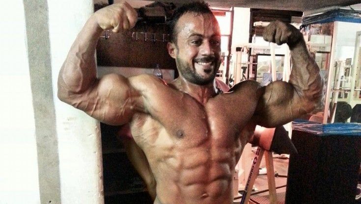 Firenze, grave campione di body building aggredito fuori dalla discoteca: colpo alla testa "con una lama" 